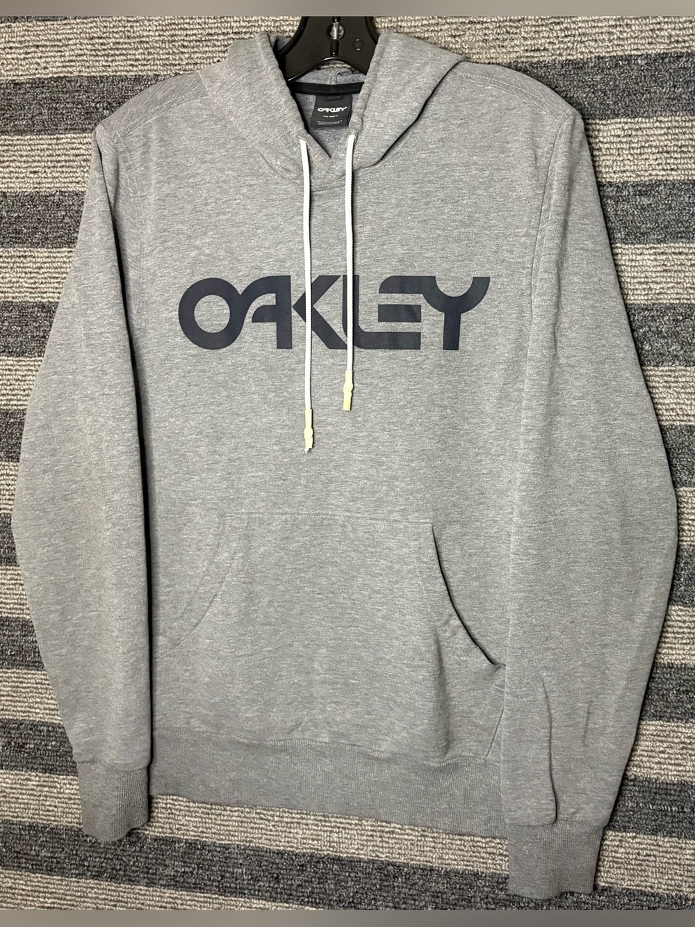 Vintage Y2K Oakley Spell Out Gray Pullover Hoodie Sweatshirt Men’s Small EUC
